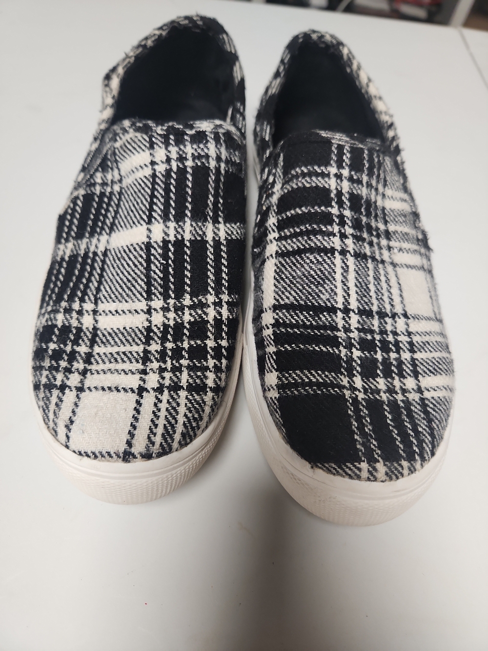 Magellan Outdoors Black and White Plaid Slip-On Sneakers 7B